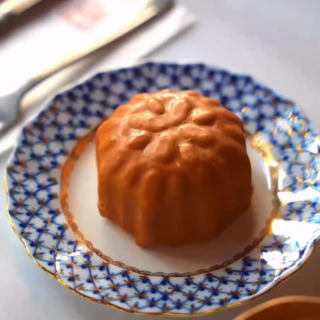 Bir form, bir tat, bir hikâye…

Foodea olarak geçmişin tariflerini bugünün mutfağıyla buluşturmayı seviyoruz. 🍪

Kömbe kalıbını yeniden yorumladık; geleneksel dokuyu Otto Bite’ın kimliğiyle birleştirdik. Şef @kubrayamantr tarifiyle hayat bulan bu tasarım, artık @ottobiteistanbul menüsünde.

Yöresel lezzetlere yeniden hayat vermek ve bunun bir parçası olmak bizi çok heyecanlandırıyor 💛

#kömbe #foodea #ottobite #yöreselürün #gıdakalıbı #foodmold #silikonkalıp #siliconemolds #custommold #özelsipariş #gastronomi